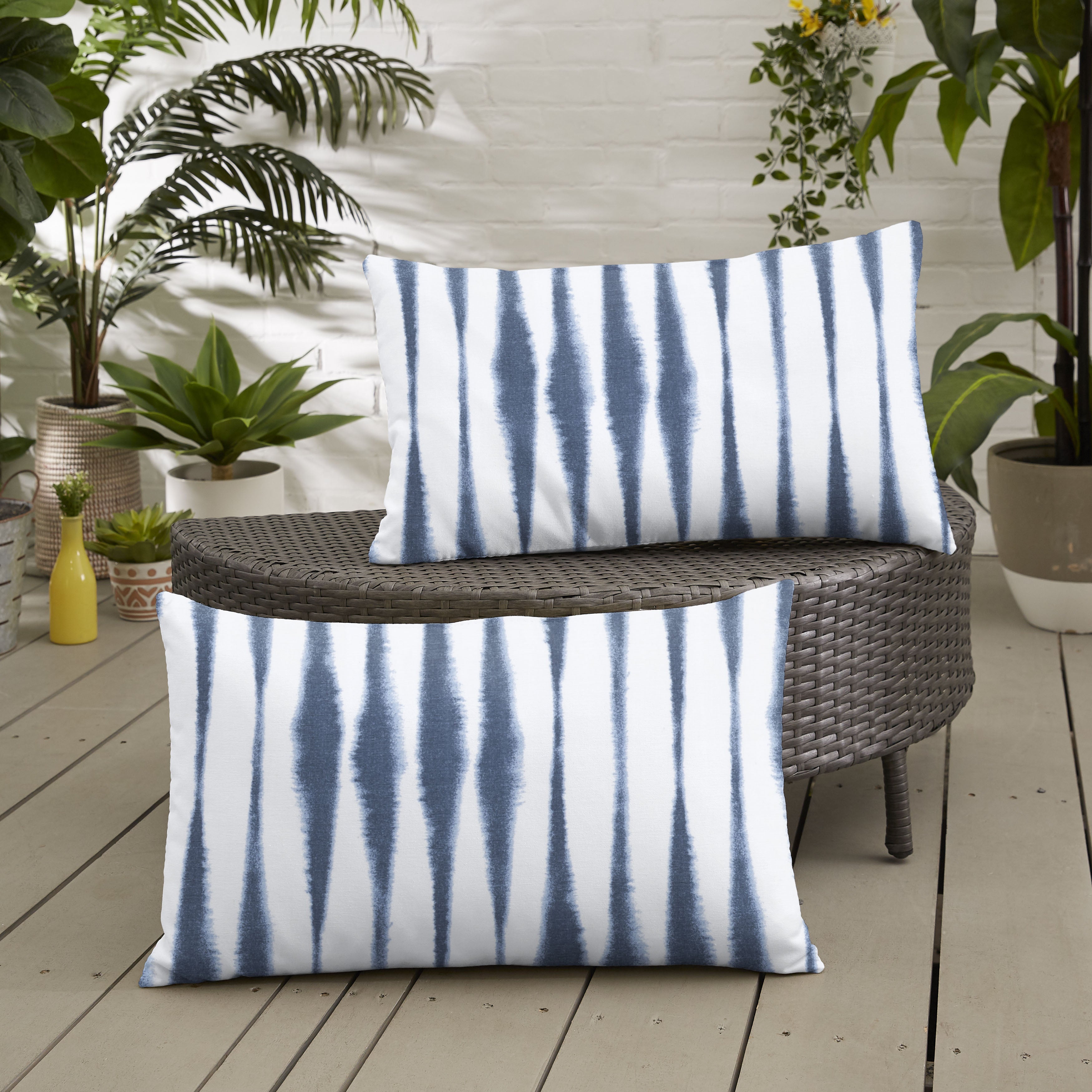 Salix Vintage Indigo Knife Edge Outdoor Lumbar Pillow Set of 2